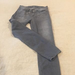 Skinny stretch jean- grey wash! 💫